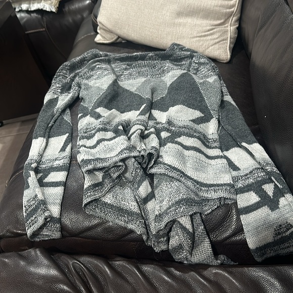 Closet space size small grey sweater - Picture 3 of 3